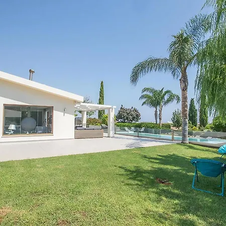 Sunshine, Stylish 4bdr With Pool, Close To Fig Tree Bay