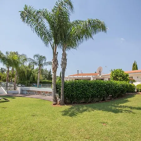 Sunshine, Stylish 4bdr With Pool, Close To Fig Tree Vila Protaras