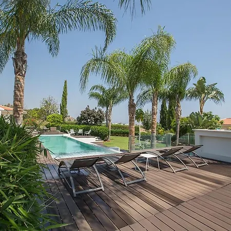 Sunshine, Stylish 4bdr With Pool, Close To Fig Tree Bay *