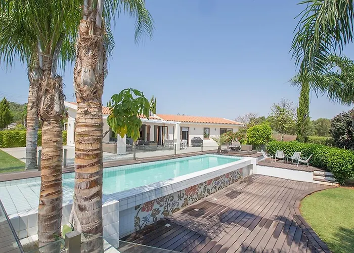 Sunshine, Stylish 4bdr With Pool, Close To Fig Tree Vila
