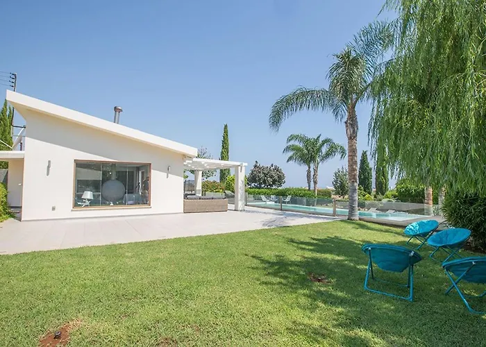 Sunshine, Stylish 4bdr With Pool, Close To Fig Tree Vila Protaras