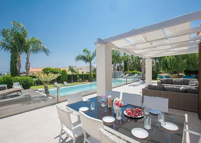 Sunshine, Stylish 4bdr With Pool, Close To Fig Tree Vila *