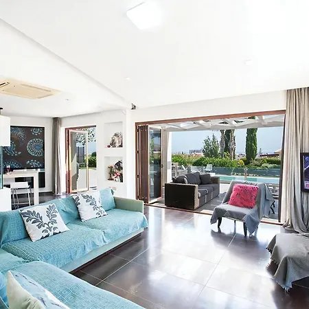 Villa Sunshine, Stylish 4bdr With Pool, Close To Fig Tree Bay *