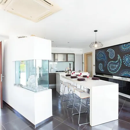 Villa Sunshine, Stylish 4bdr With Pool, Close To Fig Tree Bay