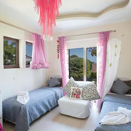 Sunshine, Stylish 4bdr With Pool, Close To Fig Tree Bay *