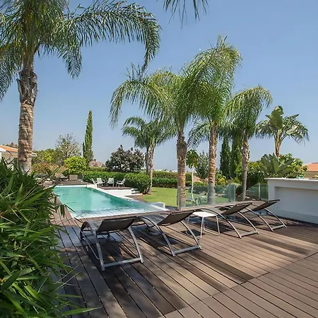 Sunshine, Stylish 4bdr With Pool, Close To Fig Tree Bay