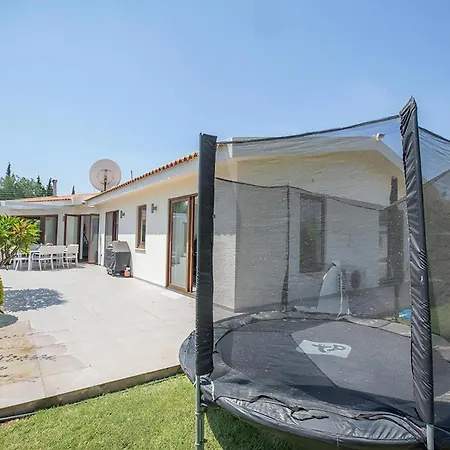 Sunshine, Stylish 4bdr With Pool, Close To Fig Tree Bay Villa