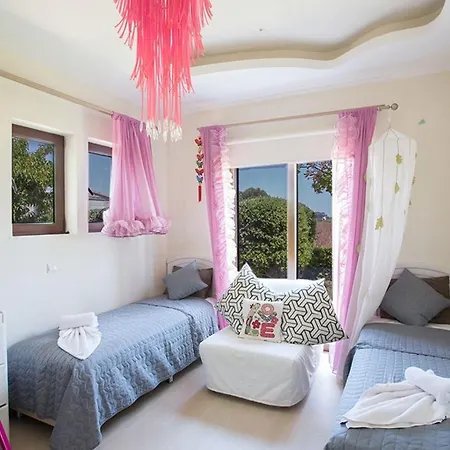 Sunshine, Stylish 4bdr With Pool, Close To Fig Tree