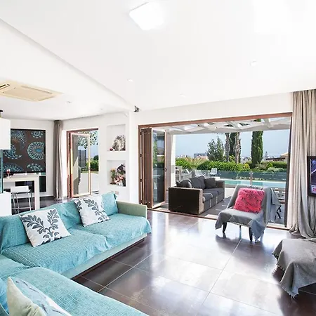Sunshine, Stylish 4bdr With Pool, Close To Fig Tree بروتاراس