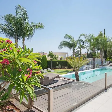 Sunshine, Stylish 4bdr With Pool, Close To Fig Tree فيلة *