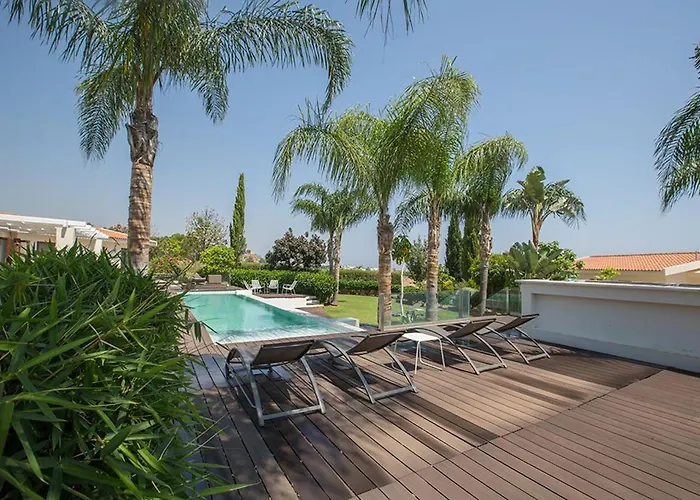 Sunshine, Stylish 4bdr With Pool, Close To Fig Tree *