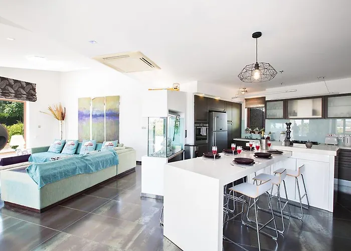 Vilă Sunshine, Stylish 4bdr With Pool, Close To Fig Tree