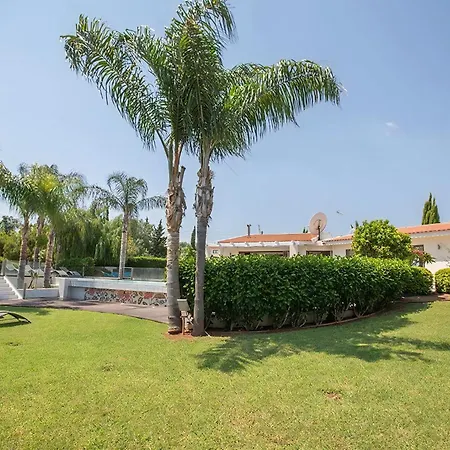 Sunshine, Stylish 4bdr With Pool, Close To Fig Tree Bay Villa