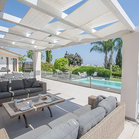 Sunshine, Stylish 4bdr With Pool, Close To Fig Tree Bay Villa *