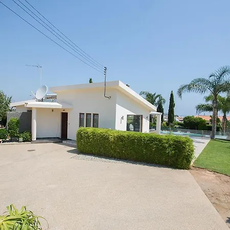 Sunshine, Stylish 4bdr With Pool, Close To Fig Tree Bay *